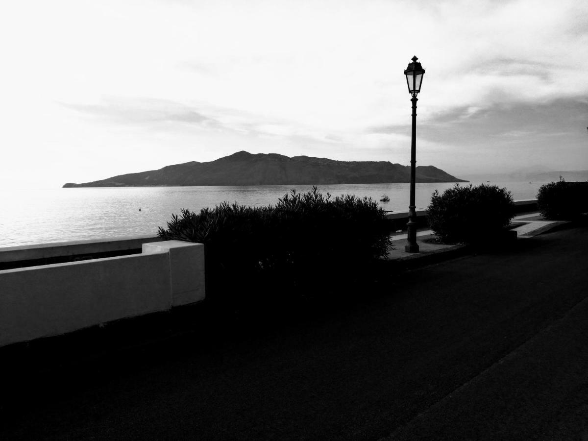Villa La Casa di Via Lungomare Santa Marina Salina Esterno foto